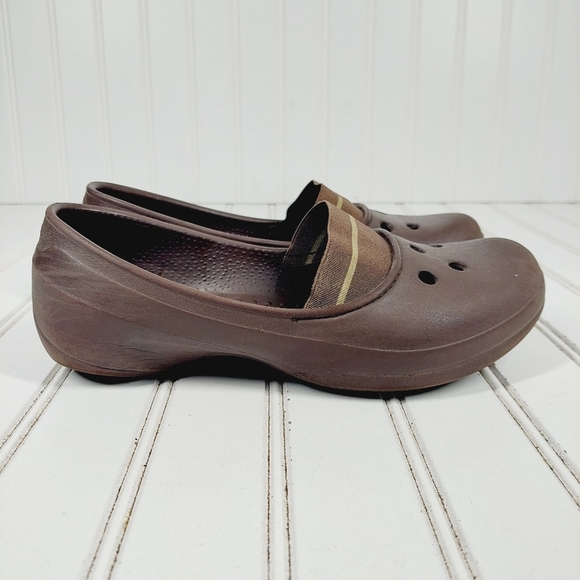 Crocs Juneau Women’s Slip On Rubber Loafer Flats Brown Closed Toe Shoes F541 - Picture 5 of 11